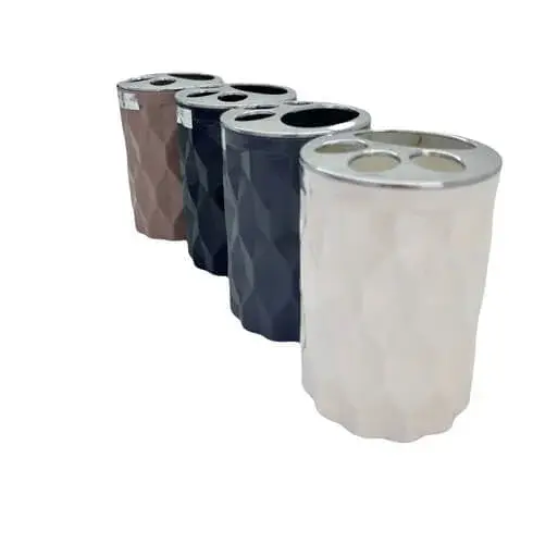 מתקן למברשות ומשחת שיניים